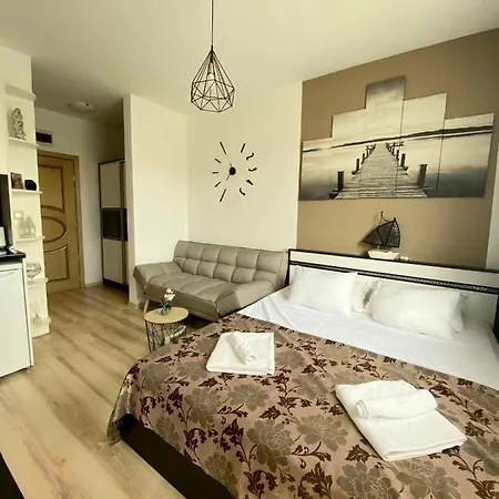 под наем с208 в афродита гарденс Apart-hotel