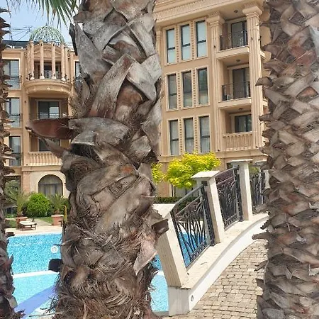 под наем с208 в афродита гарденс Apart-hotel *