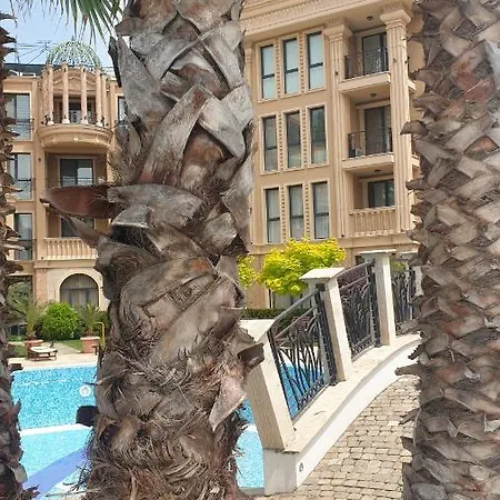 под наем с208 в афродита гарденс Apart-hotel *